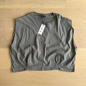 Women’s NWT crop top with pleats at waist - Size XL